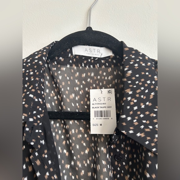ASTR The Label Black Taupe Geo Print Ruched Blouse, NWT - Picture 4 of 7